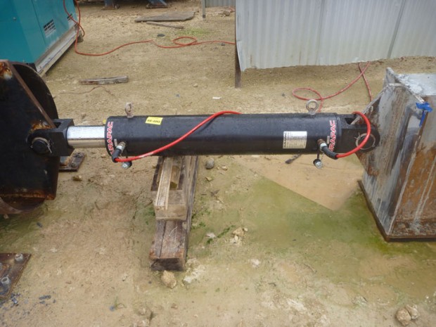 RD-15032 Double Acting 150 ton Collar Thread Cylinder